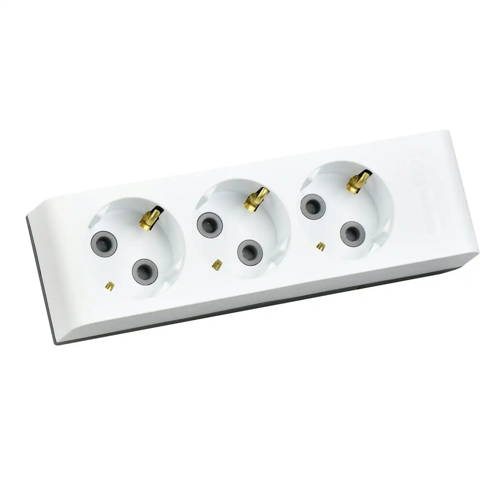 3 Gang Socket Outlet with Side Earth and Shutter - Günsan